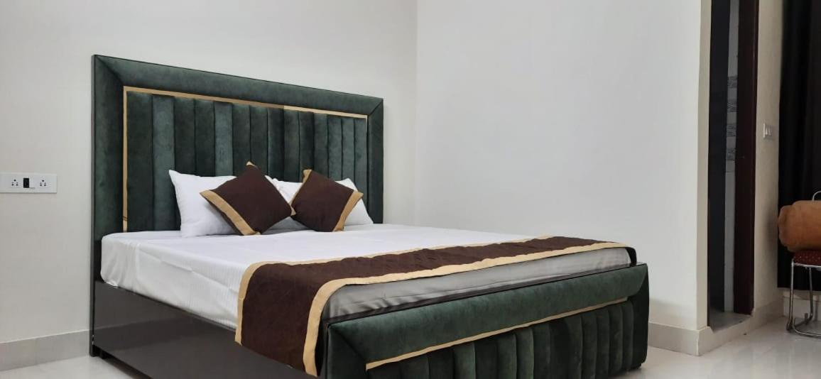 Hotel The Bird Dehradun Exterior photo
